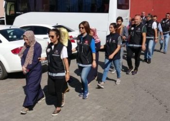 Karab&uuml;kte 14 kız &ouml;ğrencinin g&ouml;zaltı s&uuml;resi uzatıldı
