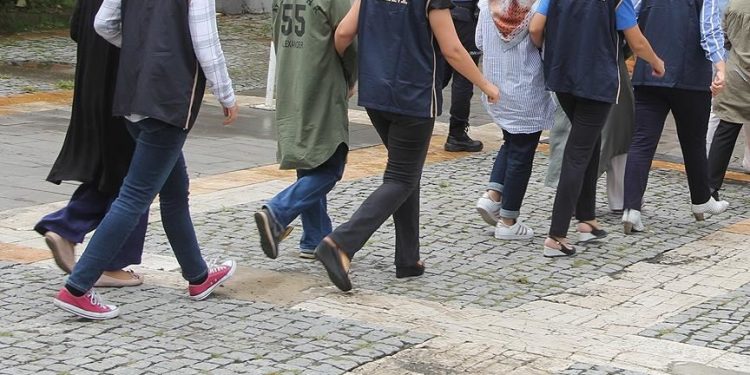 Karabük’te serbest bırakılan 9 kız öğrenci tekrar gözaltına alındı