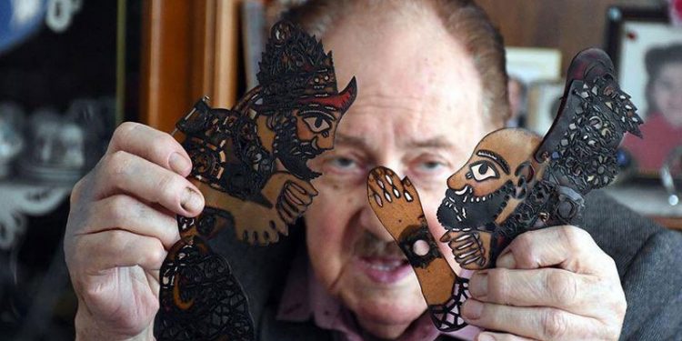 Karagöz sanatçısı Metin Özlen yaşamını yitirdi