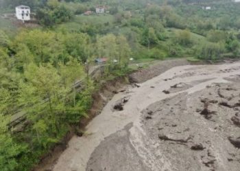 Kastamonu'da yine sel felaketi: K&ouml;ylere ulaşım sağlanamıyor