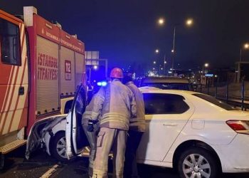 Kazaya müdahale eden itfaiye aracına otomobil çarptı: 4 yaralı