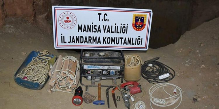 Kaçak kazı yapan altı kişi suçüstü yakalandı