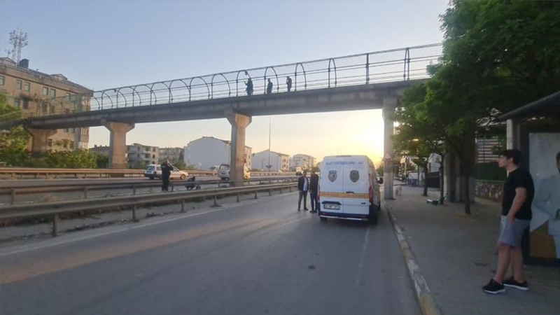 Kocaeli’de bir kişi, üst geçitte yürürken silahla vuruldu