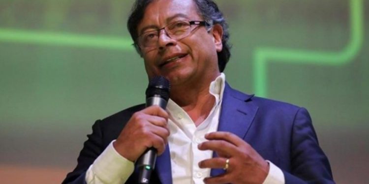 Kolombiya'da seçim: Sol aday Petro'nun açık ara seçimleri kazanması bekleniyor