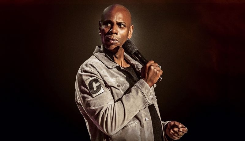 Komedyen Dave Chappelle sahnede saldırıya uğradı