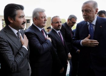 Korkusuz yazarı Bayraktaroğlu: ‘Parti sözcüsü fırçaladı, Erdoğan fena yaptı’