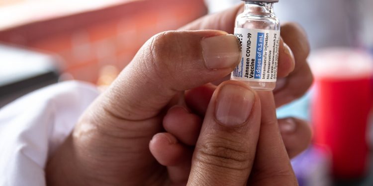 Koronavirüste günlük vaka sayısı binin altına düştü