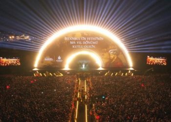 "Korsan t&ouml;renle fethin yıl d&ouml;n&uuml;m&uuml;n&uuml; b&ouml;lmeye &ccedil;alışıyorlar"