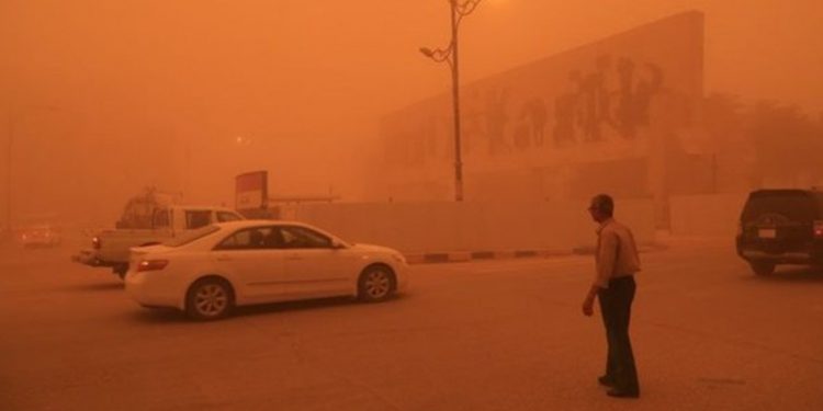 Kum fırtınası sebebiyle Irak'ta 4 bin kişi hastanelik oldu