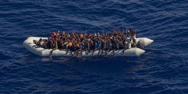 Kuzey Afrika'dan İspanya kıyılarına geçmeye çalışan 44 düzensiz göçmen teknenin batması sonucu öldü