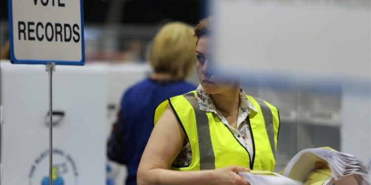 Kuzey İrlanda'da tarihi seçim: IRA'nın siyasi kanadı Sinn Fein ilk kez sandıktan zaferle çıktı