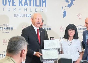 Kılıçdaroğlu Burdur Bucak'ta CHP'ye katılan 501 kişiye seslendi: 'Çay içmek, çaya şeker atmak bile lüks'