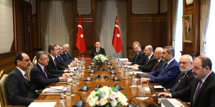 Kılıçdaroğlu, Erdoğan’ı fotoğrafla yalanladı: Tanıştırayım, 6. kişi SADAT’ın kurucusu!