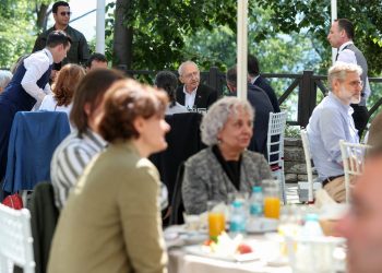 Kılıçdaroğlu, Gezi tutuklularının aileleriyle bir araya geldi