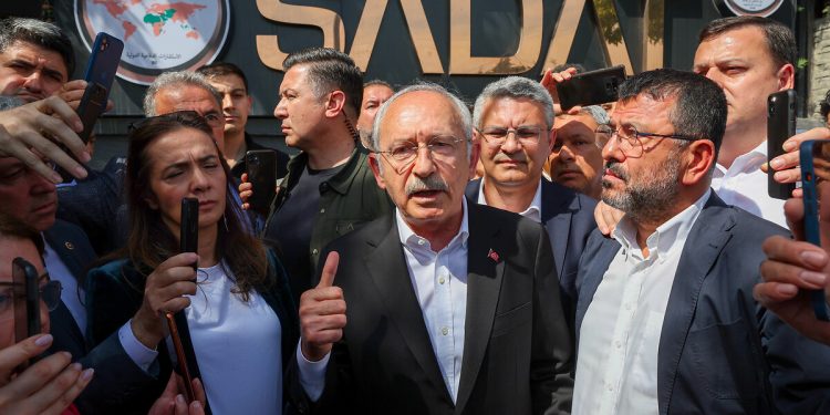 Kılıçdaroğlu SADAT önünde: Burası terörist yetiştiren bir kuruluş