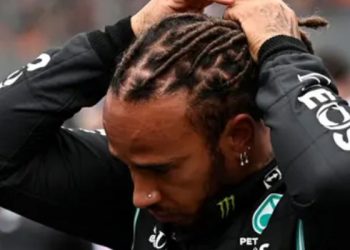 Lewis Hamilton, takı krizinde geri adım attı; pazar günü Miami'de yarışacak
