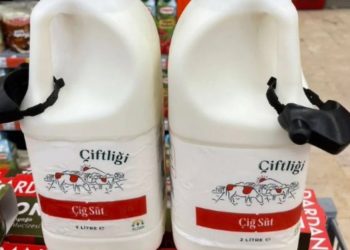 Litresi 20 liraya dayandı, marketlerde süte de alarm takıldı