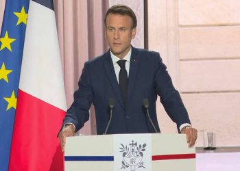Macron için yemin töreni: En büyük devlet nişanı taktim edildi
