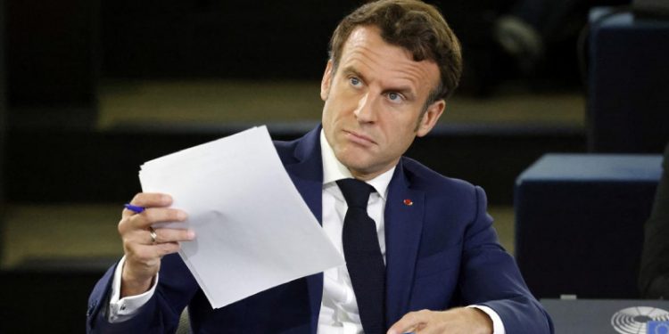 Macron yeni kabineyi açıkladı