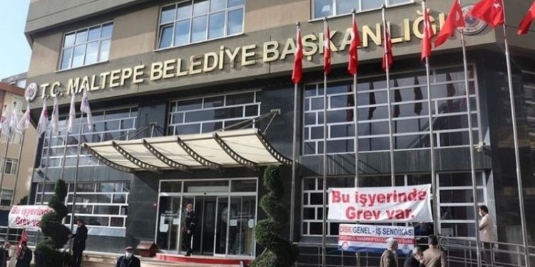 Maltepe Belediyesi'ne rüşvet operasyonunda 19 kişi adliyeye sevk edildi