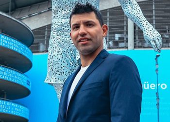 Manchester City, Agüero'nun heykelini dikti