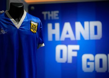 Maradona'nın efsane forması, rekor bedelle satıldı