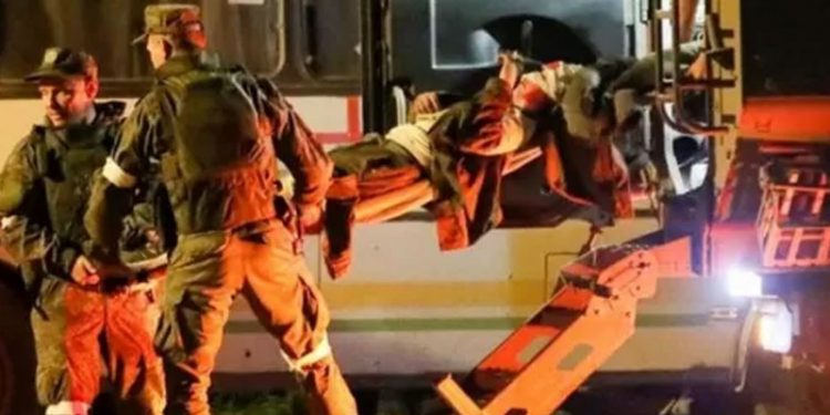 Mariupol'de 264 Ukrayna askeri kuşatma altındaki Azovstal Çelik Fabrikası'ndan tahliye edildi