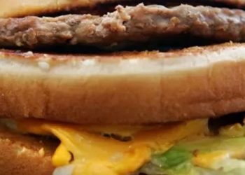 McDonald's'a 'reklamlarında hamburgerleri olduğundan büyük gösterdiği için' dava açıldı