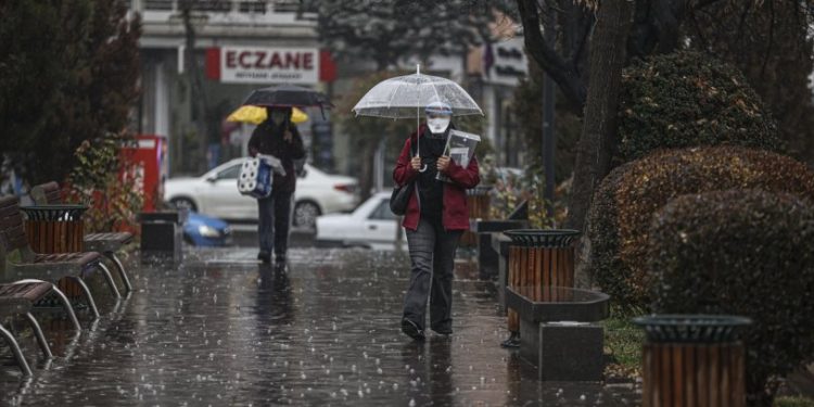 Meteoroloji'den sağanak uyarısı: Saat verildi