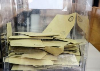 MetroPOLL'&uuml;n anketine g&ouml;re kim &ouml;nde? Erdoğan mı, Kılı&ccedil;daroğlu mu, Demirtaş mı?