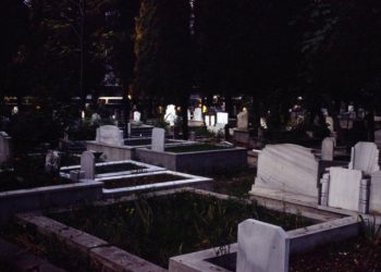 Mezar yerlerine de zam: 'Ölmek bile pahalı'
