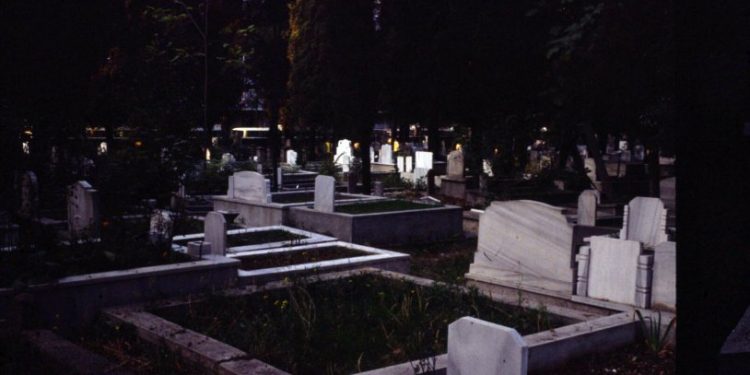Mezar yerlerine de zam: 'Ölmek bile pahalı'