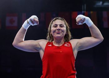 Milli boksör Şennur Demir dünya şampiyonu!