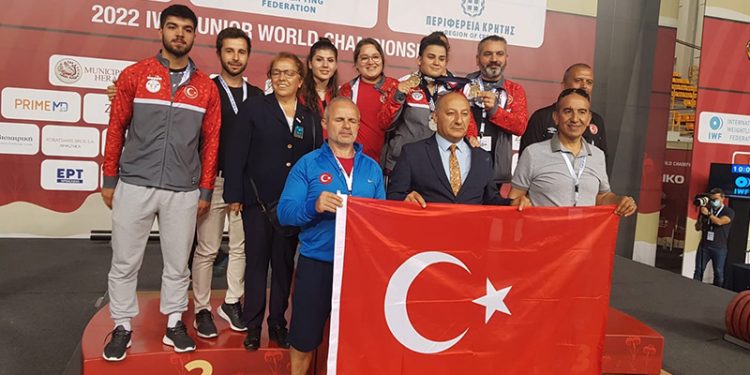 Milli halterci Dilara Narin, dünya şampiyonu oldu