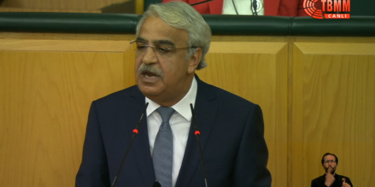 Mithat Sancar'dan sığınmacı tepkisi: 'İktidar sığınmacı meselesini istismar ediyor'