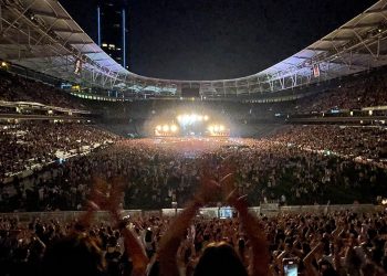 Mor ve Ötesi’nden ‘Gezi’ desteği: Mücella abla da yalnız değil, Can Atalay da…