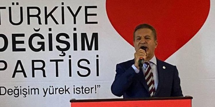 Mustafa Sarıgül'ün partisinde toplu istifa depremi: Genel başkan yardımcıları ile 11 ilin il ve ilçe başkanı istifa etti