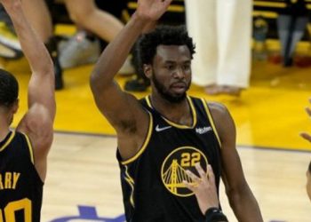 NBA konferans finalinde Golden State Warriors, Dallas Mavericks karşısında 1-0 öne geçti