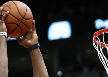 NBA'de 76ers ve Mavericks konferans yarı finalinde farkı bire indirdi