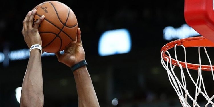 NBA'de 76ers ve Mavericks konferans yarı finalinde farkı bire indirdi