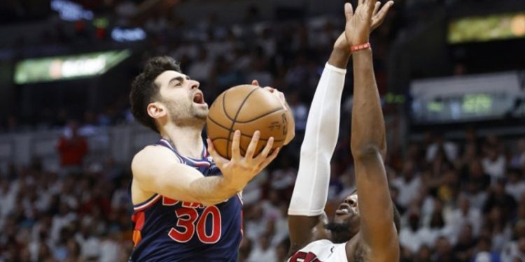 NBA'de Miami Heat ve Phoenix Suns serilerinde 3-2 öne geçti