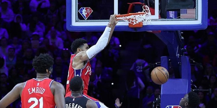 NBA'de Sixers ve Mavericks, serilerinde eşitliği yakaladı