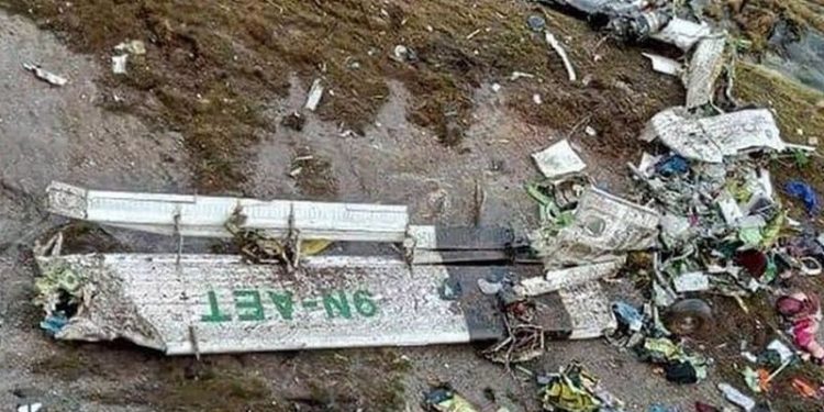 Nepal'de kaybolan 22 yolculu uçağın enkazı bulundu: 14 kişinin cesedine ulaşıldı