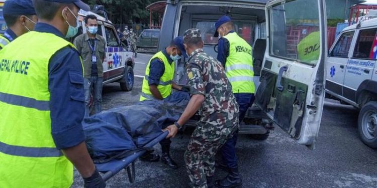 Nepal'deki uçak kazasında ölen 22 yolcunun cansız bedenine ulaşıldı