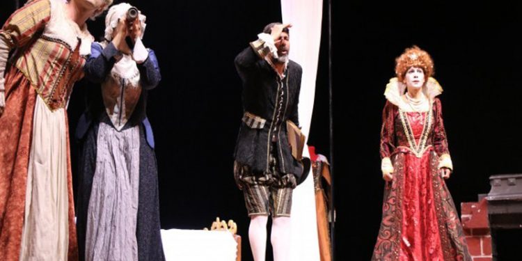 'Neredeyse Kadın: Elizabeth', Batman'da Kürtçe olarak sahnelendi