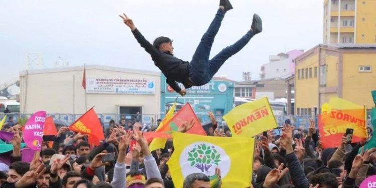 Newroz’a katılanların evlerine baskın: Çok sayıda gözaltı