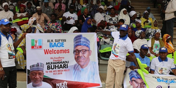 Nijerya'da başkanlık adaylığı için 10 bakan istifa etti