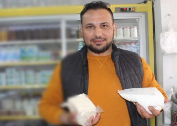 Niğdeli süt satıcısı: Maalesef aileler çocuklarına 1 litre süt alamaz hale geldi