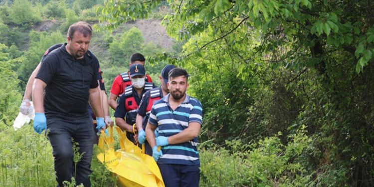 Ormanlık alanda kimliği belirsiz erkek cesedi bulundu