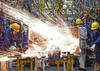 PMI Nisan verileri: Beş aydır süregelen yavaşlama daralmayla devam ediyor